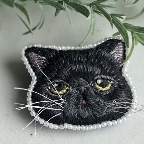 手刺繍ブローチ　猫　エキゾチックショートヘア　黒