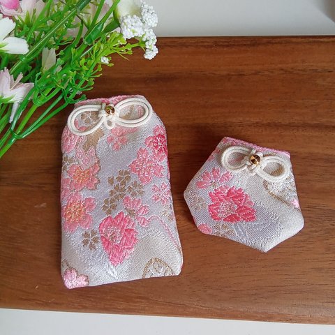 お守り袋　金欄　✿流水に夜桜と蝶✿(アイボリー/ピンク)　セット売りもあります