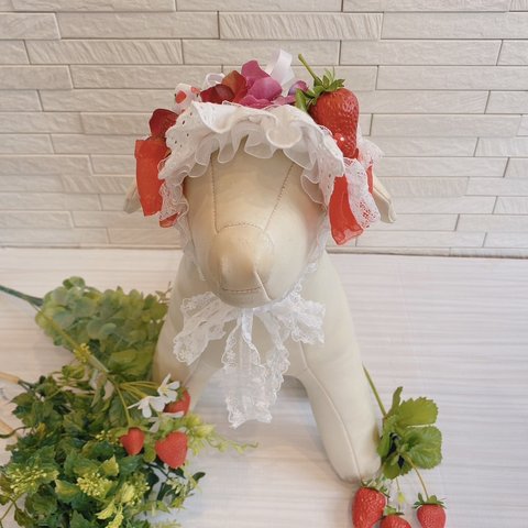 ワンコ用アクセサリー♡いちご姫🍓ボンネットMサイズ