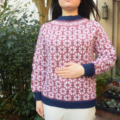 小豆色とネイビーの小花模様セーター