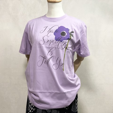 程よいサイズ感。アネモネのメッセージTシャツ(ライトパープル)