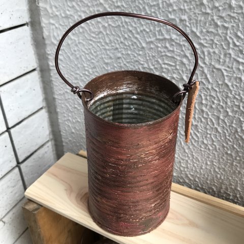 革タグのリメ缶　赤錆風