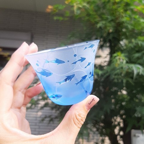 【minamo】小魚 ブルーぐい呑み ギフト 夏色 プレゼントに 酒器 