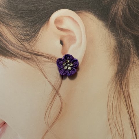 つまみ細工　サージカルステンレスピアス　花パールpurpleキラキラ