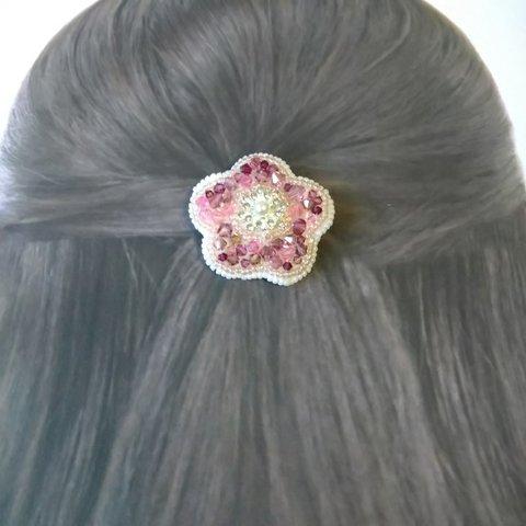 ~桜咲くスワロのヘアゴムキラキラ~ビーズ刺繍お花のヘアゴム✨