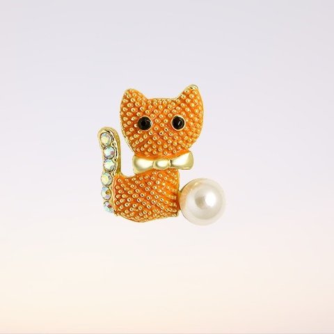 H0692 【動物】パール　可愛い 猫 ブローチ/オレンジ