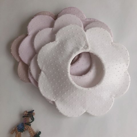  ［お名前刺繍］花びらスタイ ドットミニヨン