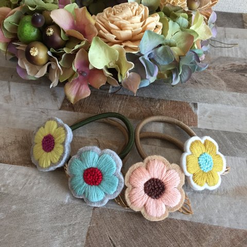 *刺繍のお花ヘアゴム