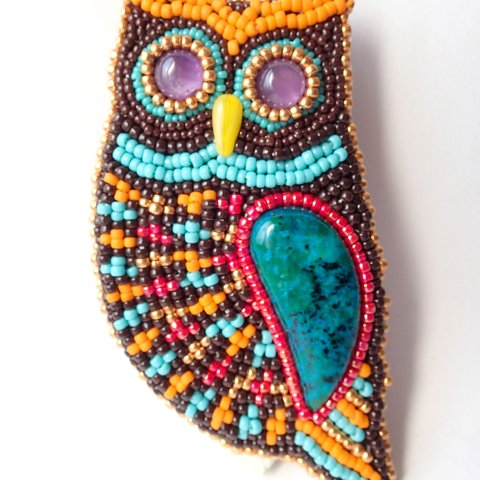 ビーズ刺繍のブローチ【OWL／ミミズク／ふくろう／カラフル】