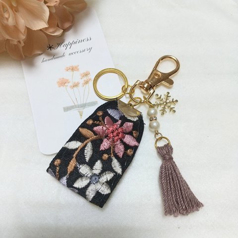 送料無料 NEW♪インド刺繍リボンキーホルダー  バッグチャーム  キーチャーム   雪の結晶   タッセル   秋冬  パール