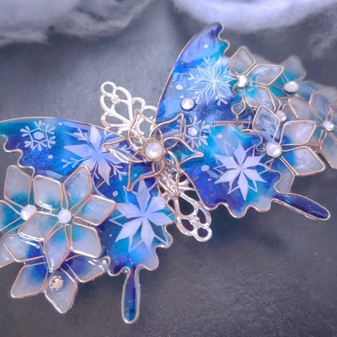（A）雪模様の蝶と雪の結晶バレッタ〜Crystal blue〜（Hair ornaments of butterfly〜Crystal Blue〜）