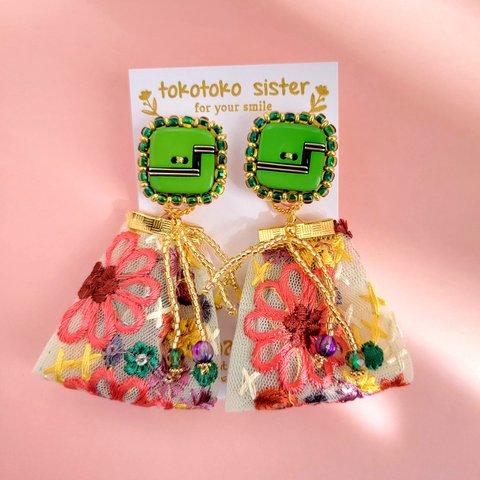 1点物 イヤリング　昭和レトロ ボタン × インド刺繍　グリーン系