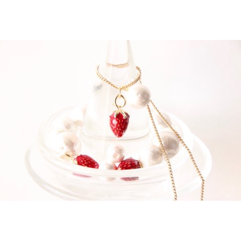 #98«特集記載»〘　necklace = strawberry + cotton pearl　〙