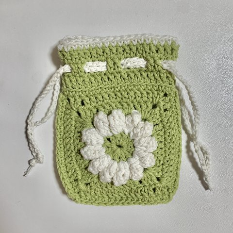【グリーン】バイカラー お花の かぎ針編み 巾着