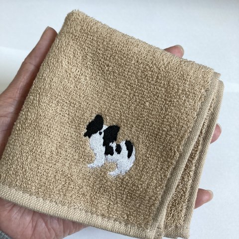 パピヨンの刺繍ハンカチ（白黒）