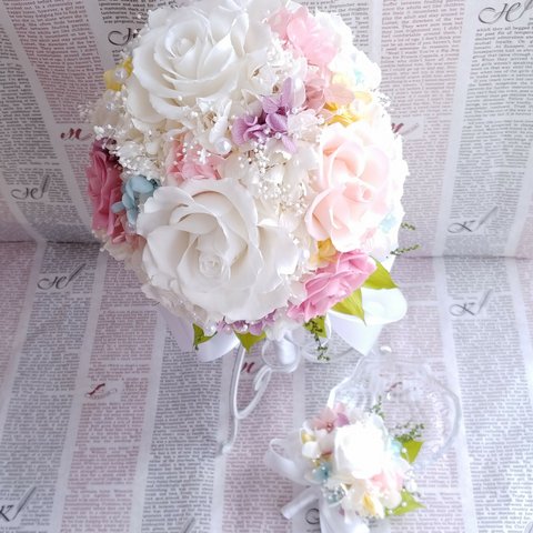 レインボーカラーの大輪開花の薔薇とパールのラウンドブーケ&ブートニア＊花径約21㎝＊プリザーブドフラワー