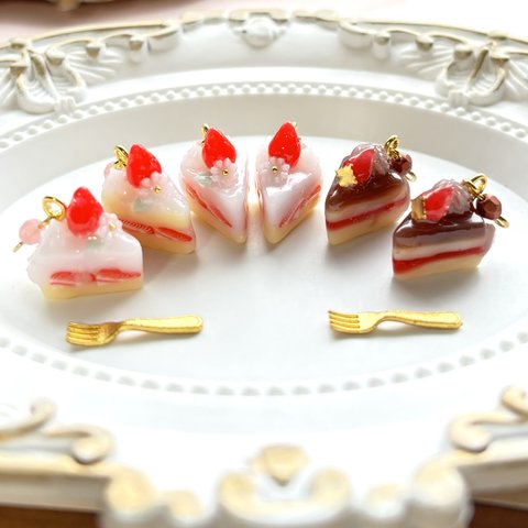 苺のショートケーキとチョコケーキの耳飾り  選べるピアス・イヤリング・チャーム