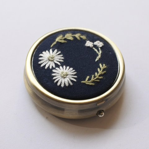 【ピルケース】 小さなお花 ／ Navy