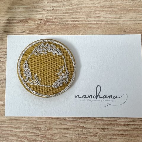 刺繍くるみボタン（ブローチ/ヘアゴム）