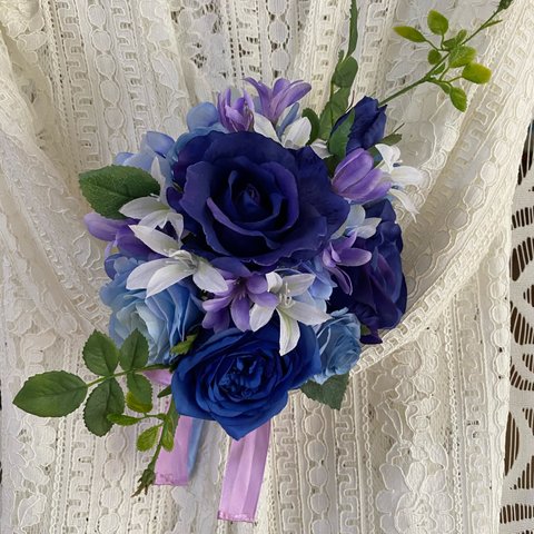 出逢えた奇跡に感謝♡と言う花言葉の青いバラのアーティフィシャルフラワーのラウンドブーケ(ウェディングブーケ)です