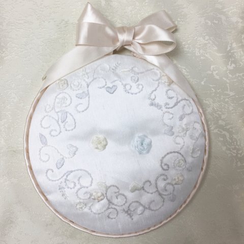 刺繍のリングピロー