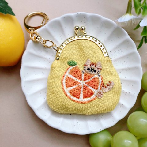 フルーツと猫の刺繍ミニがま口