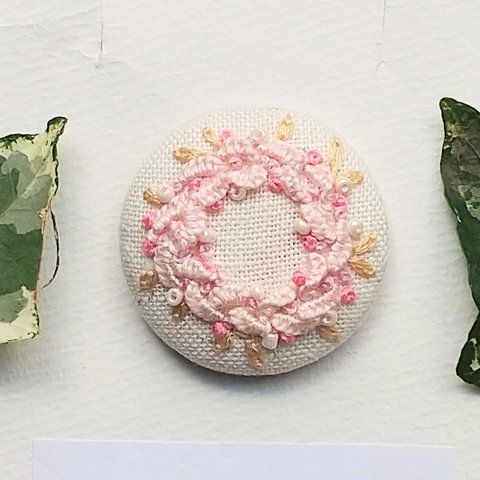 刺繍くるみボタン(ヘアゴム/ブローチ)リース