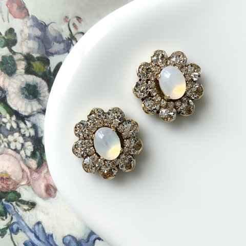 Victorian flower(white opal) pierce / earring