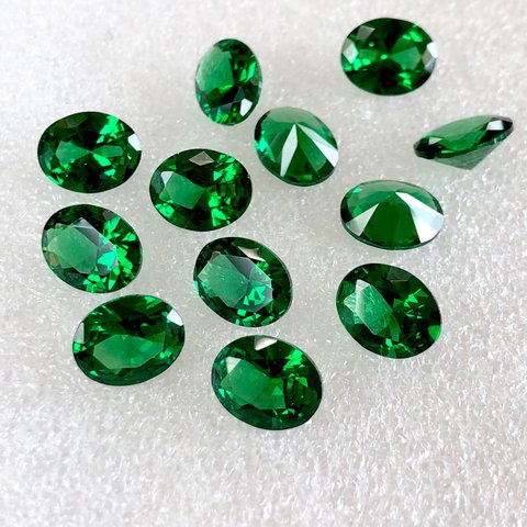 グリーン 緑☆5個入り☆オーバル•楕円形 ☆8x10mm☆合成ジルコニアキュービックジルコニア