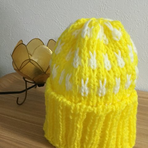 黄色ドットのニット帽