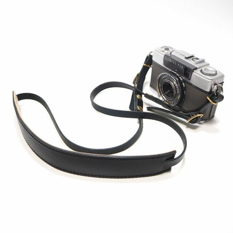 カメラストラップ おしゃれ デジカメ コンパクトカメラ用の金具付き 日本製オイルヌメ革使用 ブラック