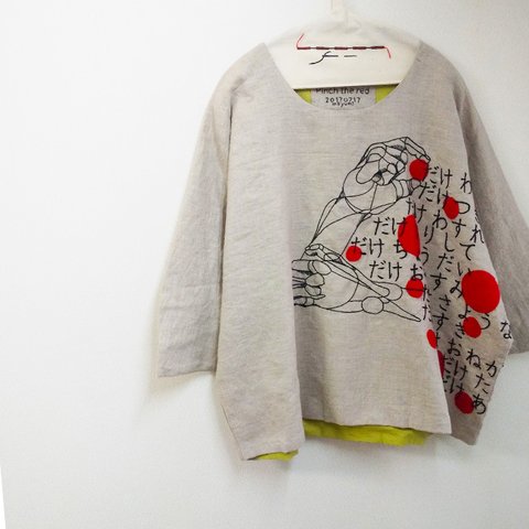 【手刺繍:展示のみ】「Pinch the red」プルオーバー（unisex）