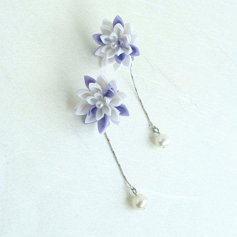 小さなダリアの花と淡水パールのイヤリング/ピアス　violet　つまみ細工　フォーマル　セットのコサージュあります