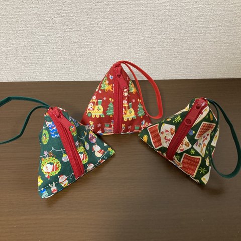 SALE❣️新柄🎅クリスマス　三角ポーチ　柄違い3枚セット