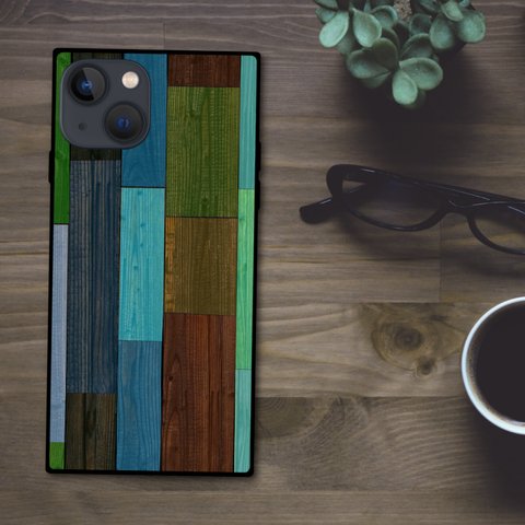 カラフルで色鮮やかな木目調 スクエア型スマホケース【強化ガラス仕上げ】iPhone15 対応