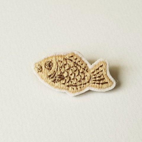 たい焼きの刺繍ブローチ