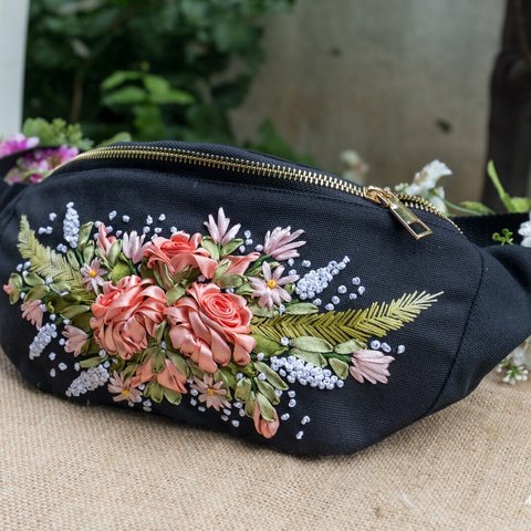 SALE 刺繍ボディバッグ( ウエスト)