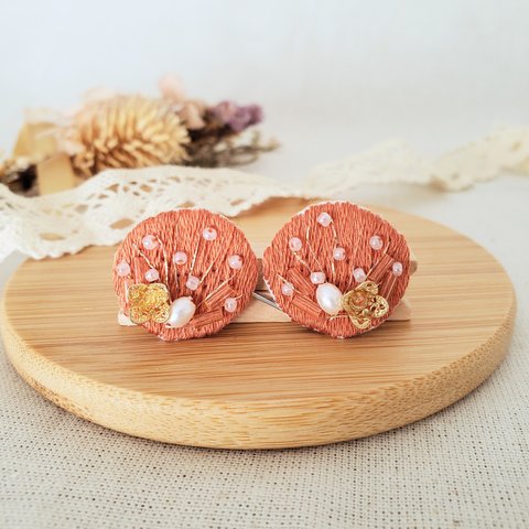 ほっこりお花*オレンジ*ビーズ刺繍イヤリング/ピアス