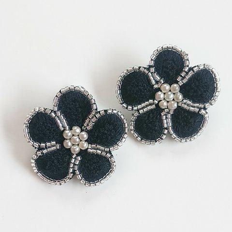 fleur noire フルールノワール刺繍ピアス(シルバー)イヤリングに変更可