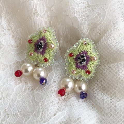 刺繍アクセサリー｢お花イヤリング｣