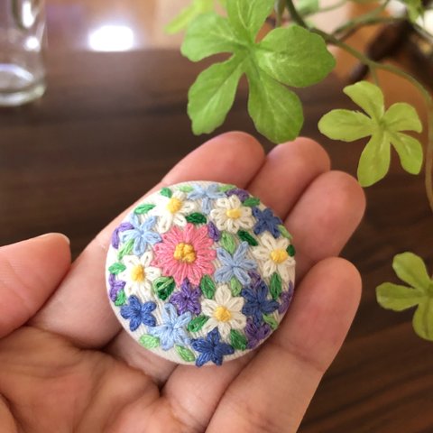 刺繍ボタン【お花のじゅうたん】