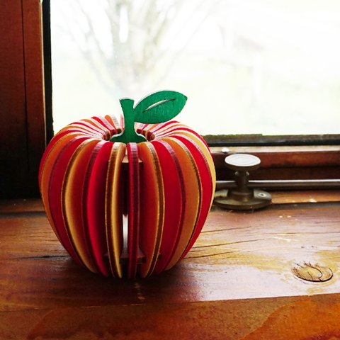 「りんご」木製オブジェ　インテリア