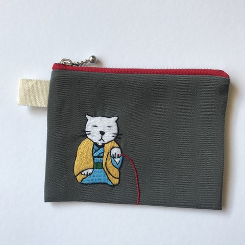 招き猫刺繍ポーチ