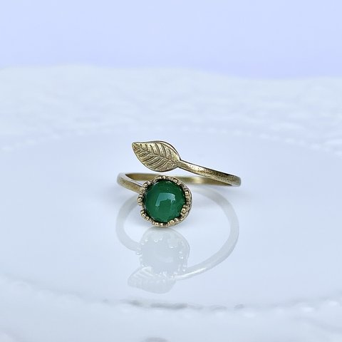 グリーンオニキスのお花のリング　Minette☆  RING036    ❤︎ 天然石 ❤︎  サイズフリー　指輪