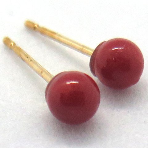 4.5ｍｍ イタリア産 赤サンゴK18金のピアス (E86)