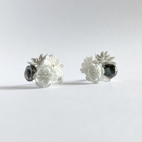 ケシパールとお花のイヤリング-Keshi pearl with flower earrings