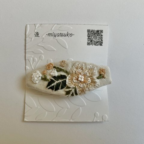 刺繍ヘアクリップ　ヘアクリップ　刺繍クリップ　花