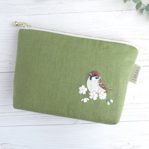 スズメと桜の刺繍小さめリネンポーチ【リーフグリーン】