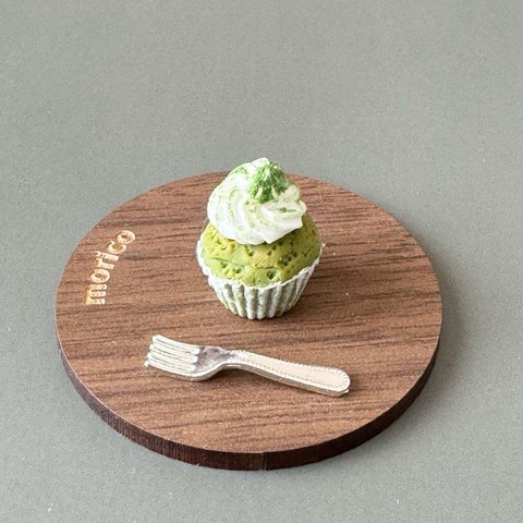 ミニチュア　抹茶のカップケーキ