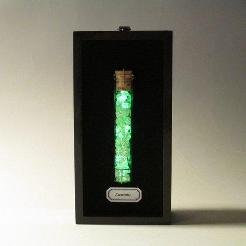 発光 鉱物標本 ランプ 発光色:緑 ベース生地色:黒　LN-02G